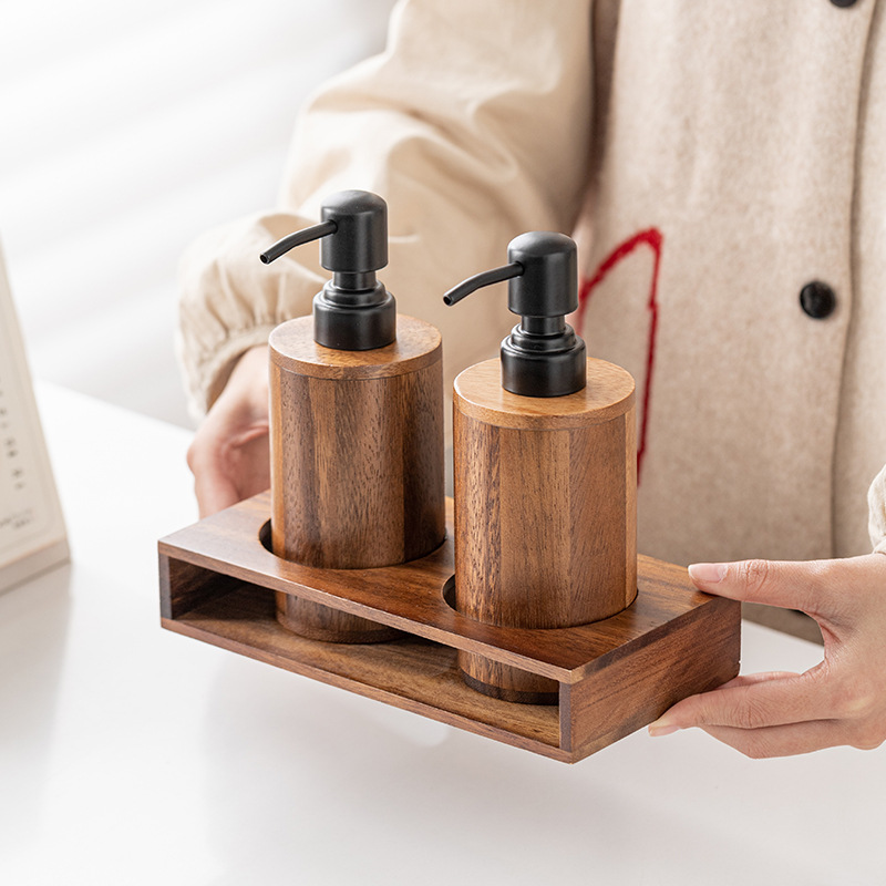 Luxury Skincare Bottles - Pressförmige Portionierung von leeren Flaschen aus