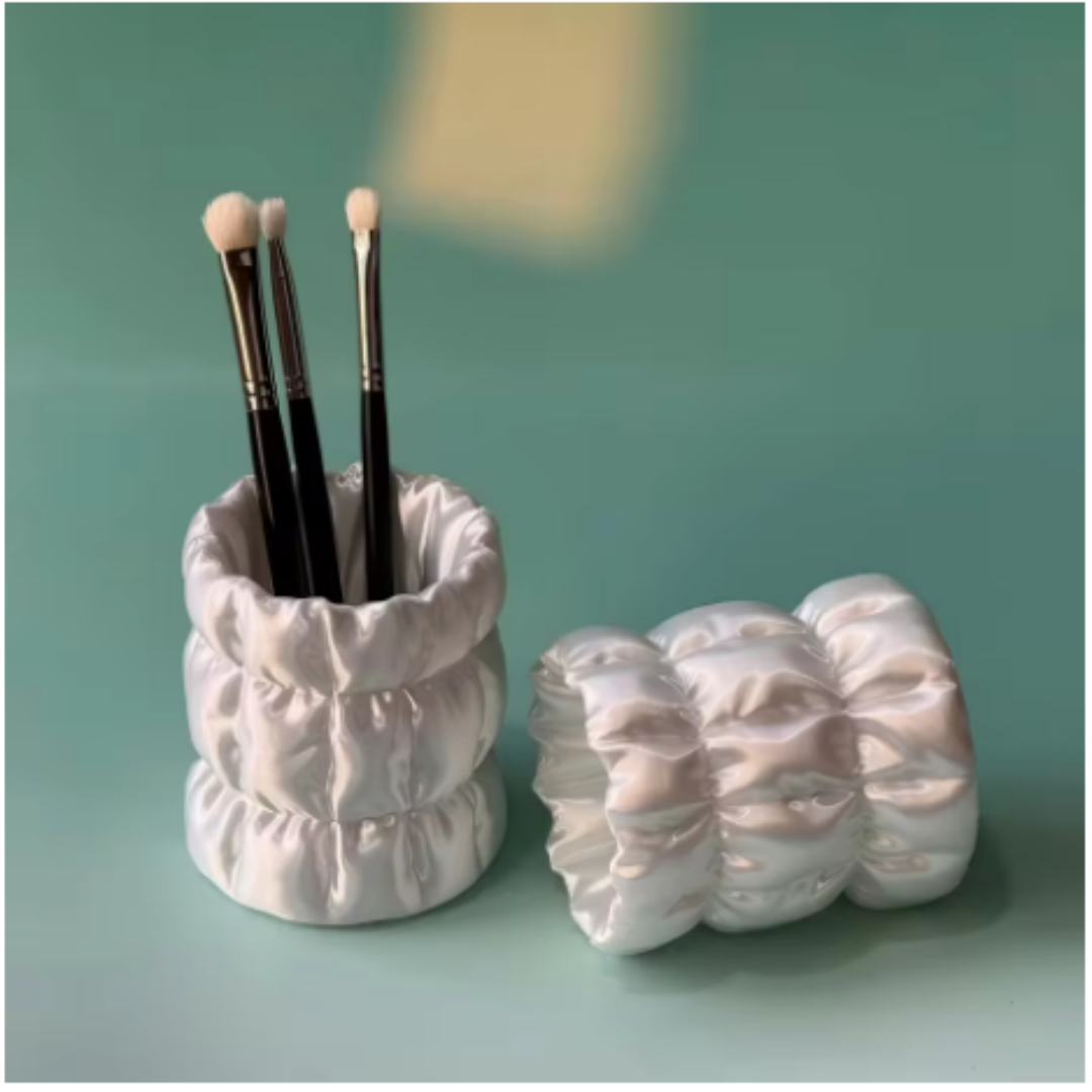 Cloud Ruched Satin Make-up Pin – Luxury Skincare And Makeup Brands Bewertung und Preis